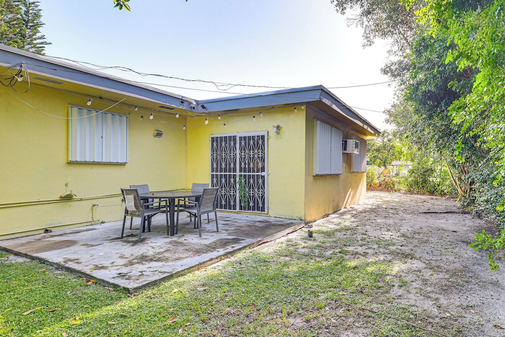 3 Mi to Hard Rock Stadium: Cozy Home w/ Patio