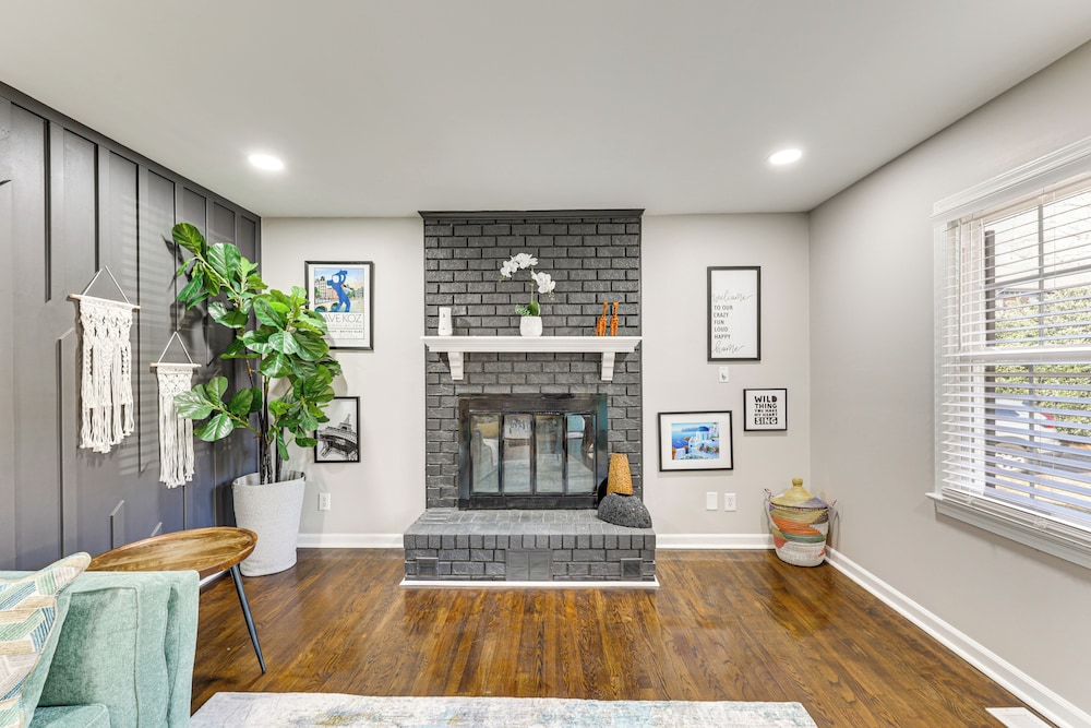 Family Friendly: Chic Retreat in Rocky Mount!