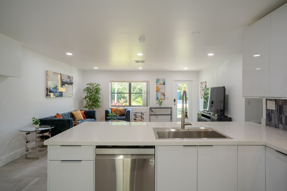 Spacious 3BR Home 2 Baths Amazing Pool Area