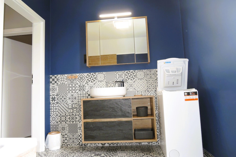 New, Large Holiday Home for 10 People