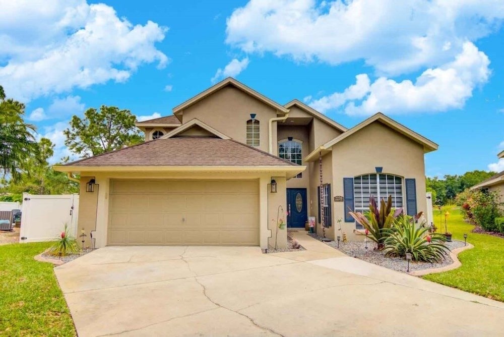 Southern Dunes Comforts Of Home! Golf Views! 4 Bedroom Home by RedAwning
