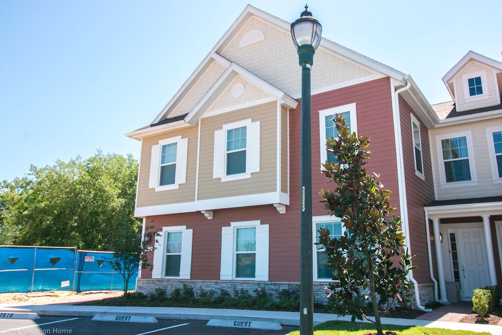 7520 SV Summerville - 4 Bed Townhome With Spa - Image 2