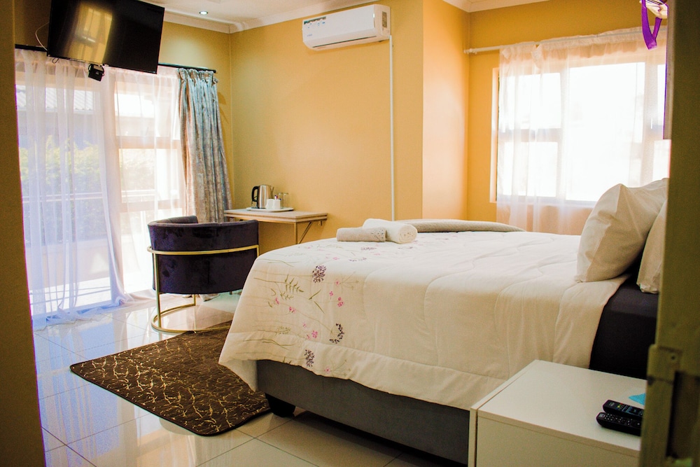 WoodMead Guest House & Events view 4