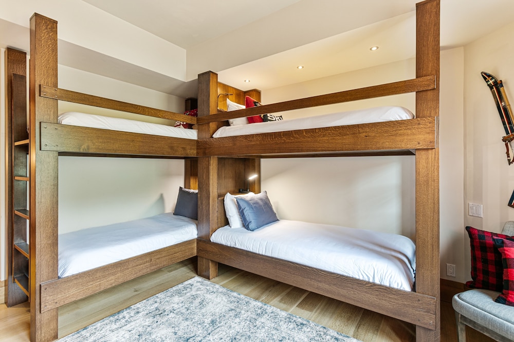Grand Lodge - Four Bedroom #502 - Ski-in/ski-out 4 Condo