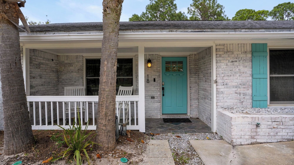 Spacious Retreat w/ Private Pool, Spa, Fireplace + Attraction Tickets!