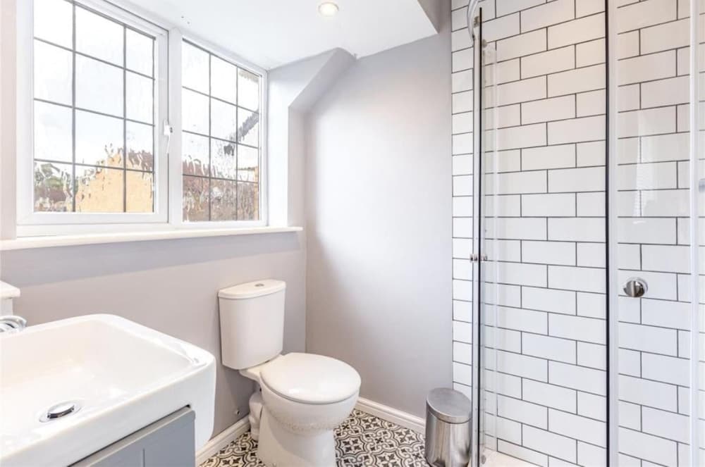 Homely 4 Bedroom House Addlestone