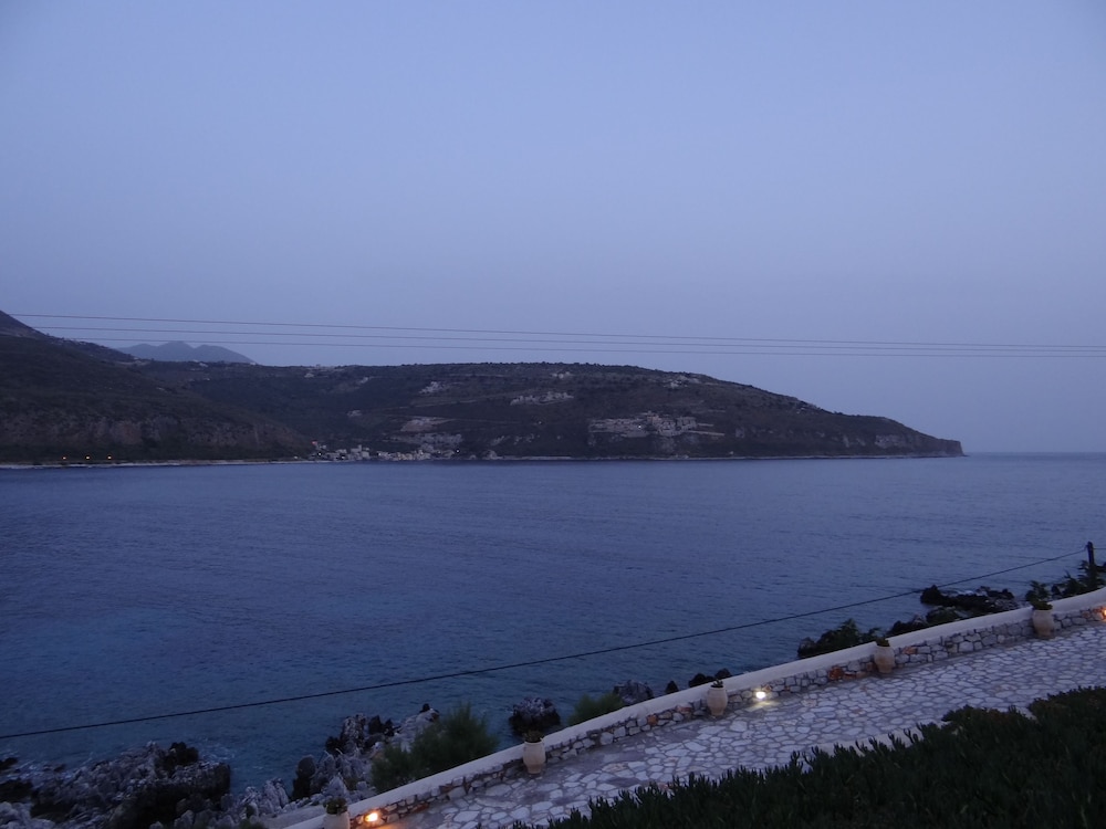 En Plo Luxury Suites