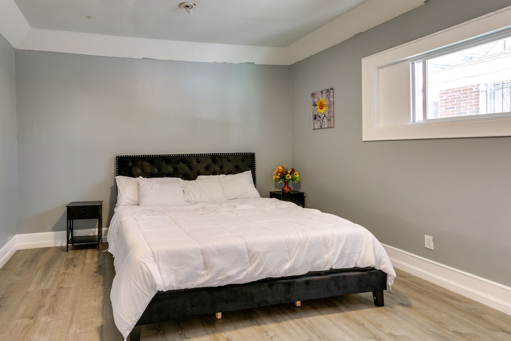 Chic Newark Vacation Rental: 3 Mi to Airport! view 4