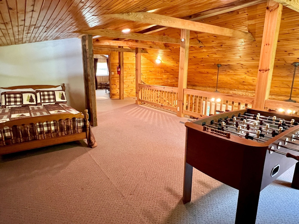 Dunn's Creek Hideaway 3 Bedroom Cabin by RedAwning view 3