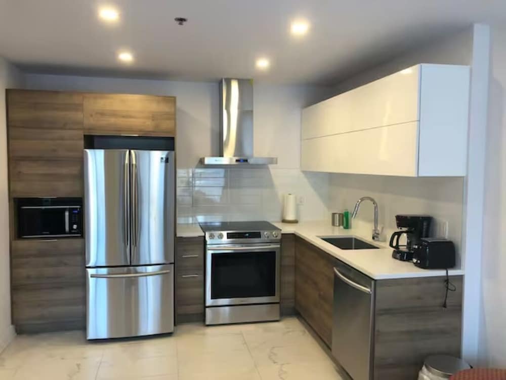 2001 Av. Beaconsfield - Image 2