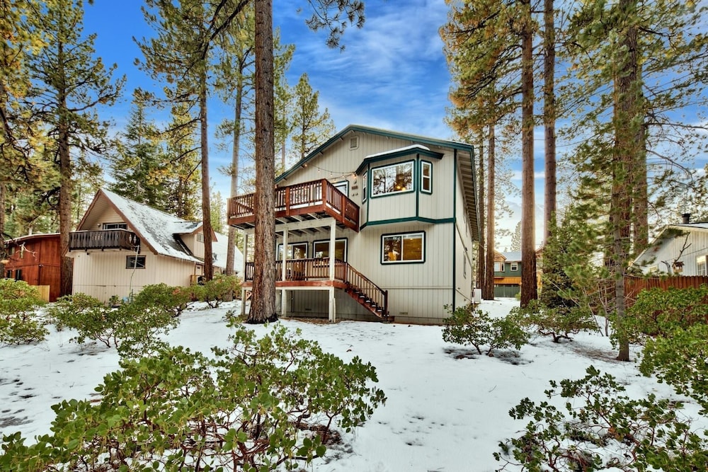 Kamp Koyukon 1939k 3 Bedroom Home by RedAwning