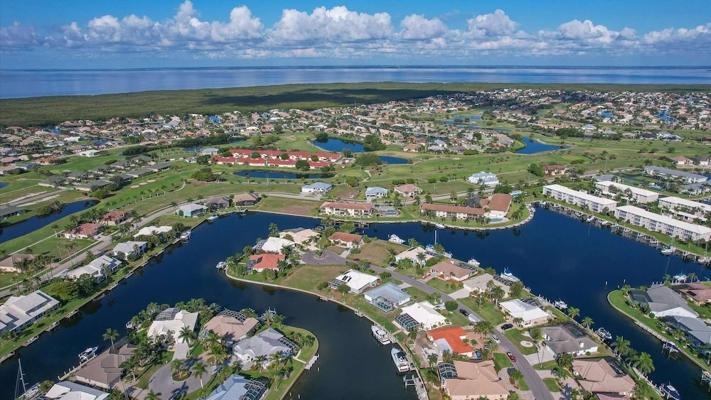 Bird Section Punta Gorda Isles, Dog Friendly, Canal, Kayaks 3 Bedroom Home