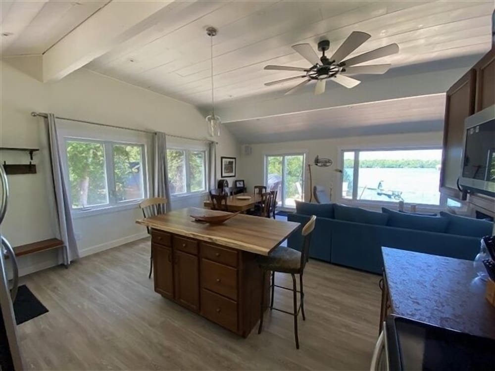 496 Steenburg Lake $1650 Su Wk 2 Bedroom Cottage
