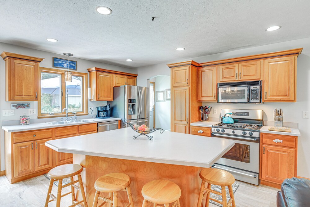 Peaceful Family Home Near Cayuga Lake State Park