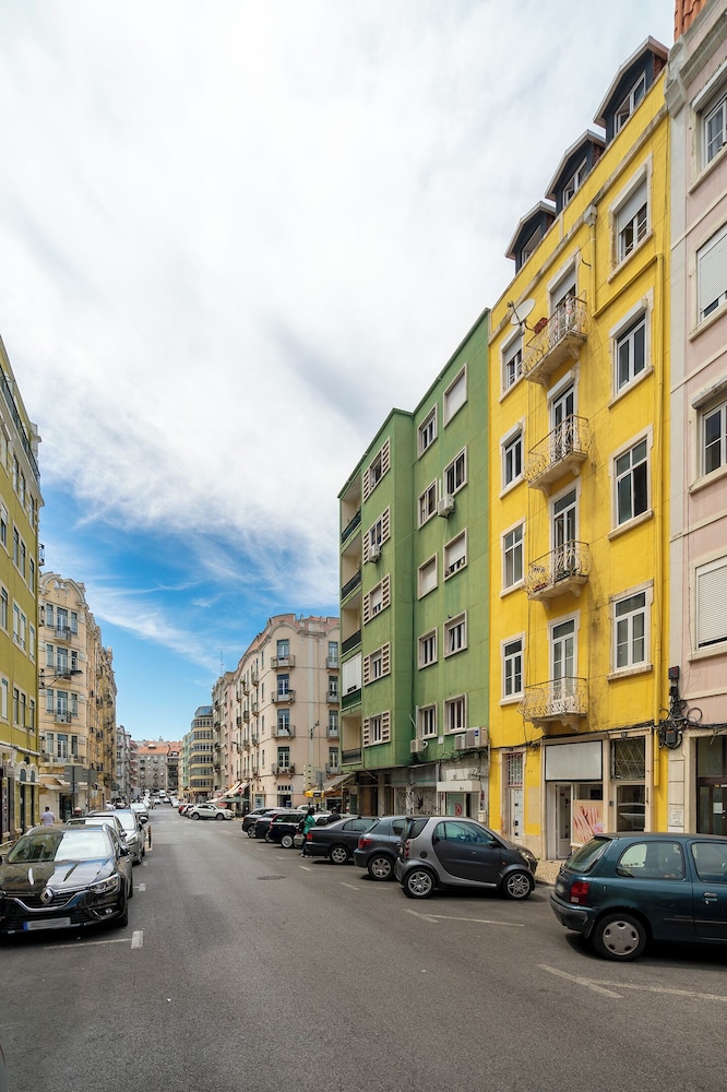 City Oasis Extravaganza: Lisbon'S Supreme Retreat