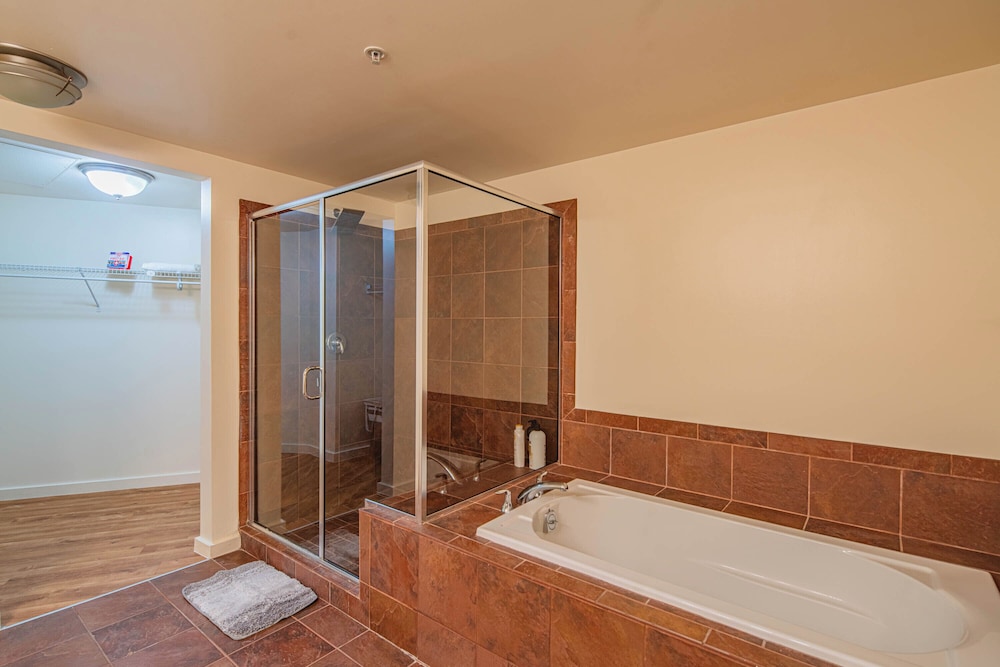 ROVE LIVING/KL - 44 Monroe