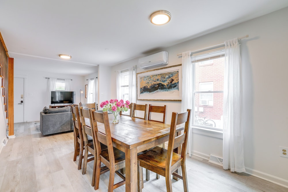 Walk to Campus & Palmer Square: Dtwn Townhome