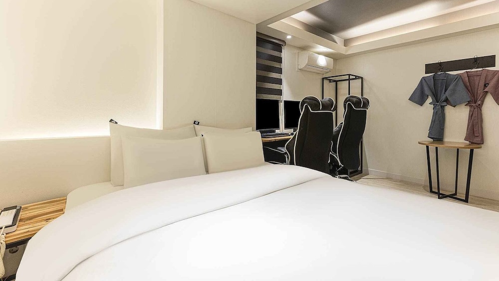 Hotel A