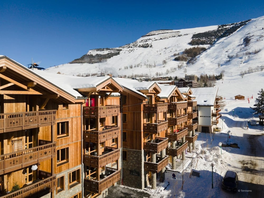 Apartment in Les Deux Alpes Near Ski Slopes