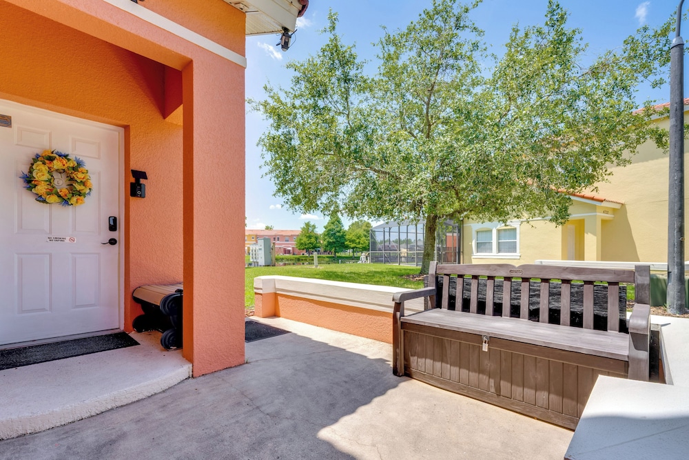 10 Mi to Disney Parks: Resort Retreat w/ Patio