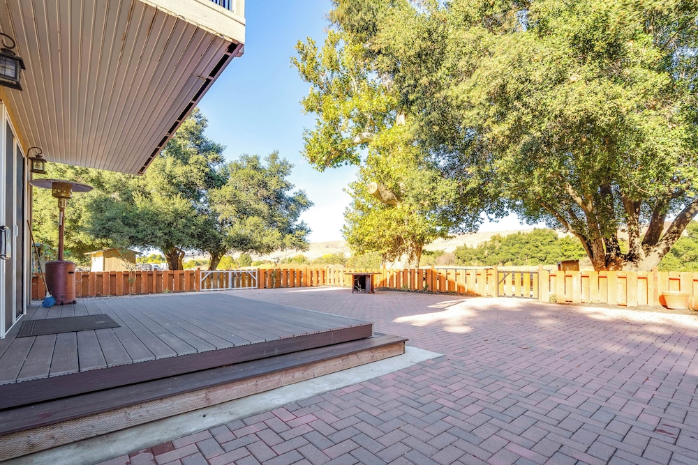 Near Hiking & Golf: Cozy Cottage in Morgan Hill!