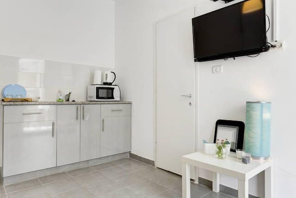 Ha-Carmel Market Apartment