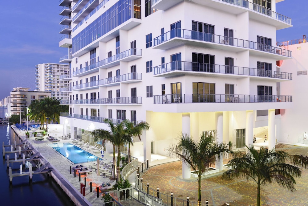 40th-Floor Gem Top Views & Amenities