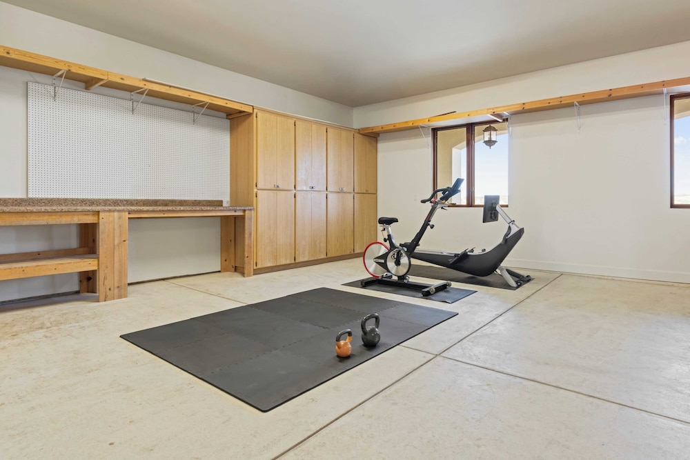 Wine Country Escape w/ Views + Wine Cellar & Gym Caterina Dusi Vineyard by Avantstay