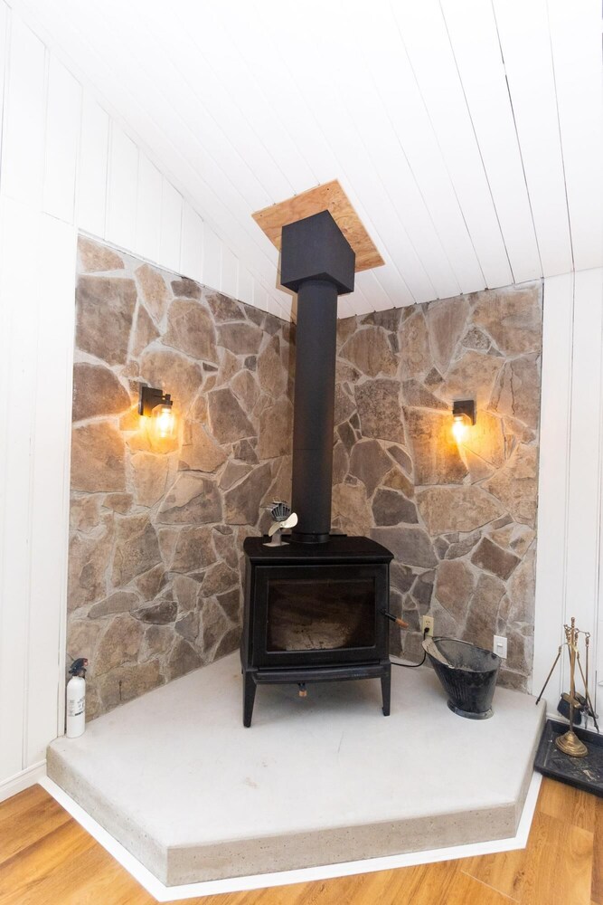 Bungalow by the Bay Spot on Wellers Bay - PEC