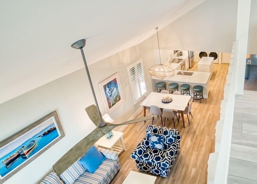 Ventura Captiva 5b 3 Bedroom Condo by Redawning view 2