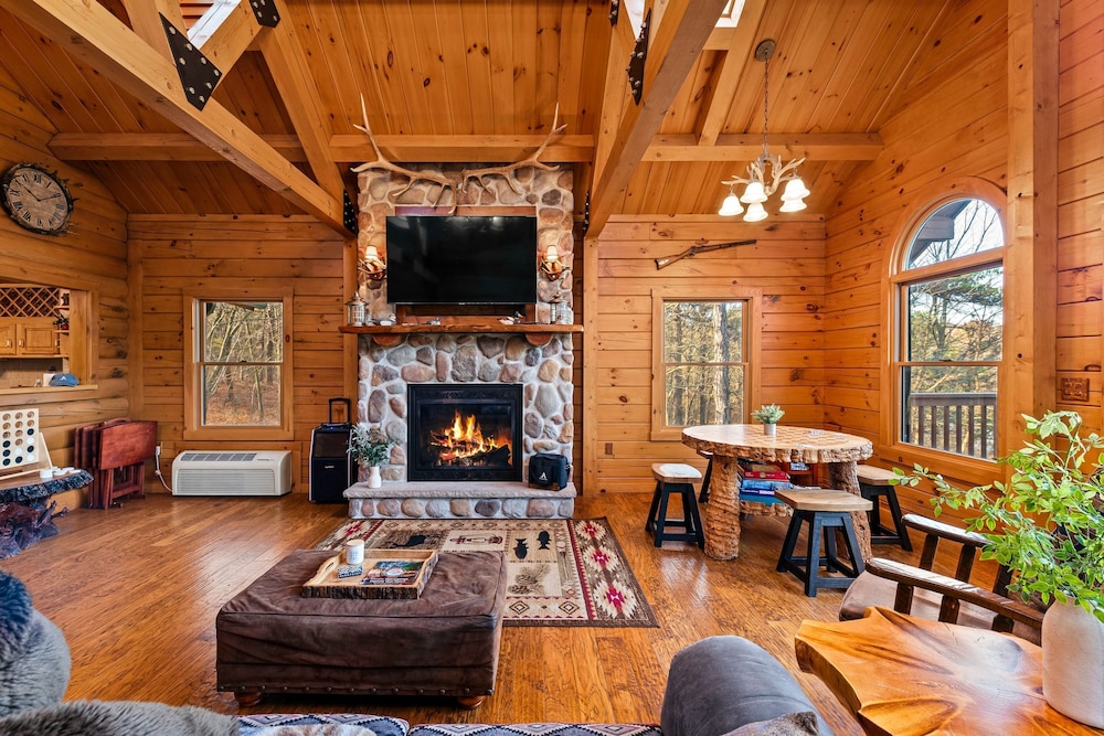 Deer Haven Cabin by Avantstay Waterfront Dock Firepit