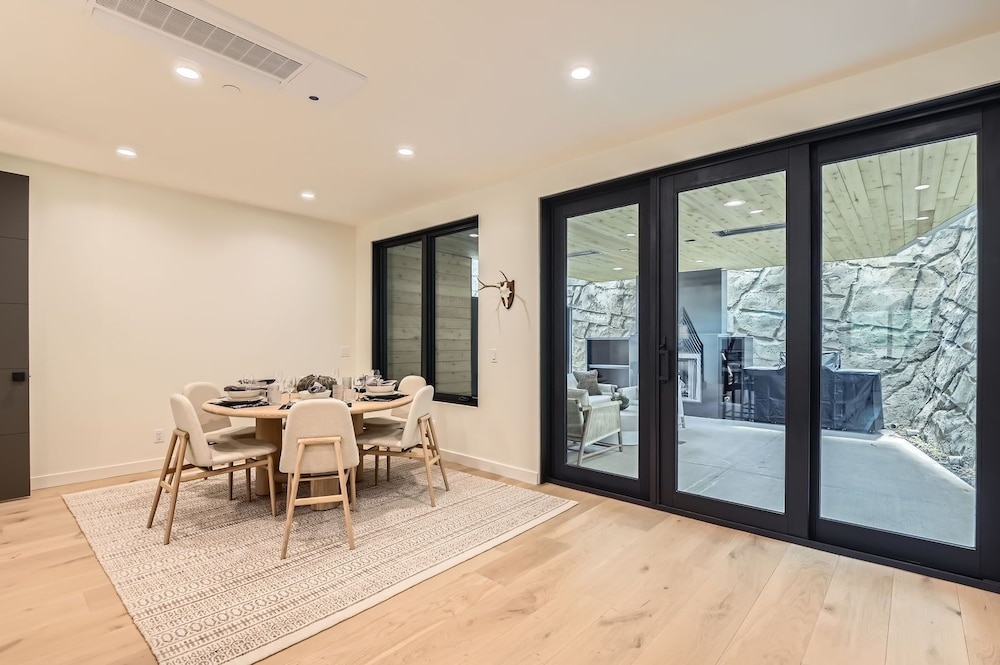 Park City Perfection On Lowell! 1063 4 Bedroom Home