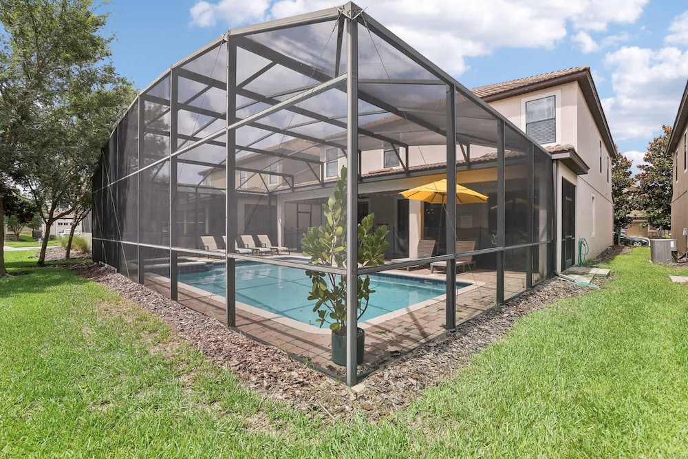 Modern 8BR Home With Private Pool and hot tub
