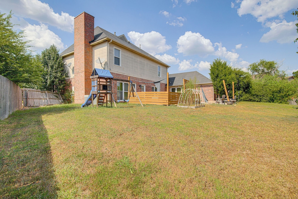Residential Cul-de-sac: Suburban Memphis Hideaway!