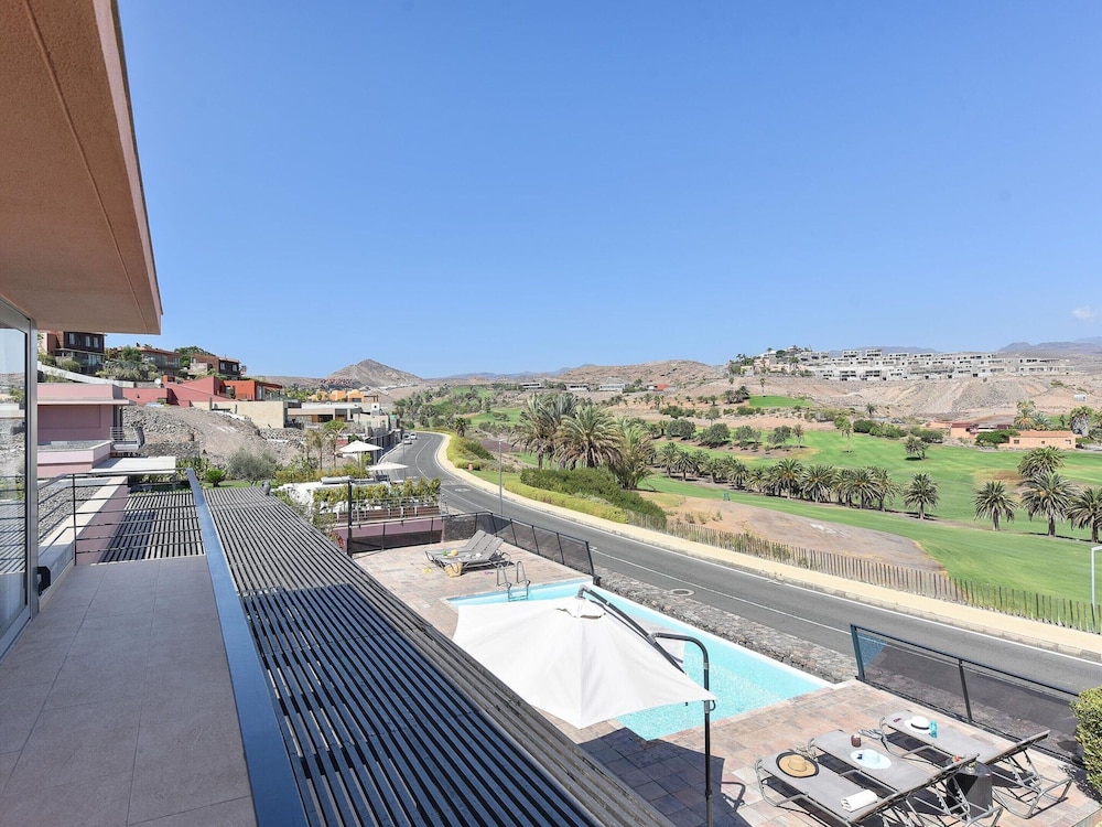 Villa With Private Pool in the Golf Resort