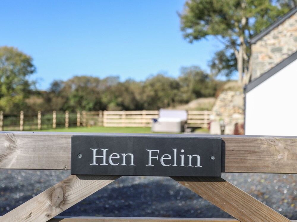 Hen Felin