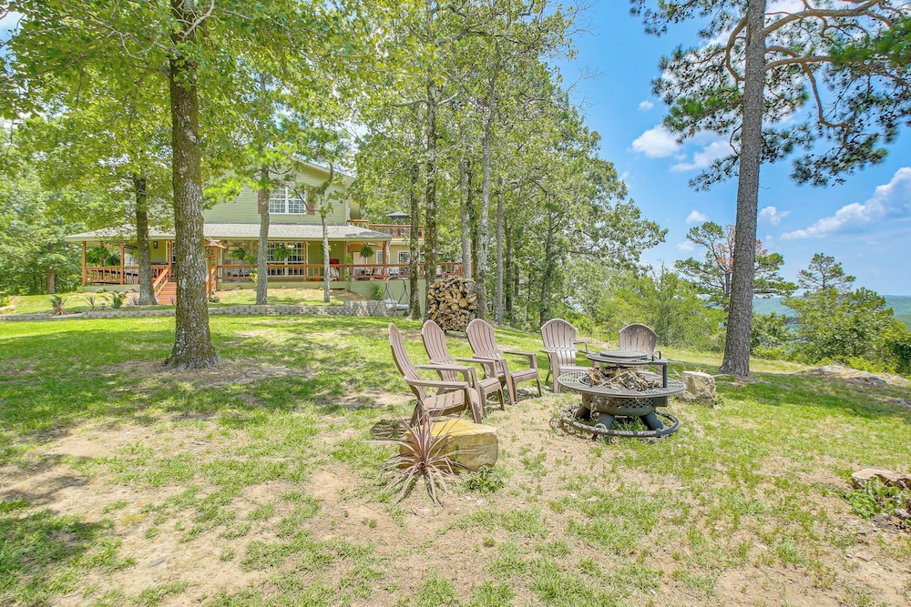Outdoor Entertainment Area: Scenic Hot Springs Gem