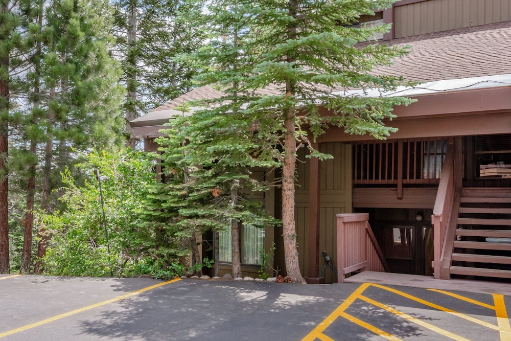 Val DIsere 32 Pet-Friendly, Walk To The Village, Private Washer Dryer, Spacious Floorplan by RedAwning view 5