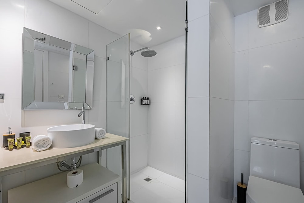 w Majestic 2BR w Perfect Balcony in YOO