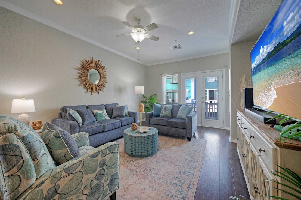 Stylish Condo w/ Pool & Spa Access, Wak to Beach Beach Breeze by Avantstay