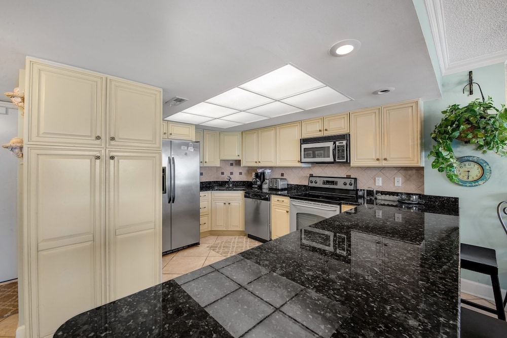 Arcadian I 6b 2 Bedroom Condo