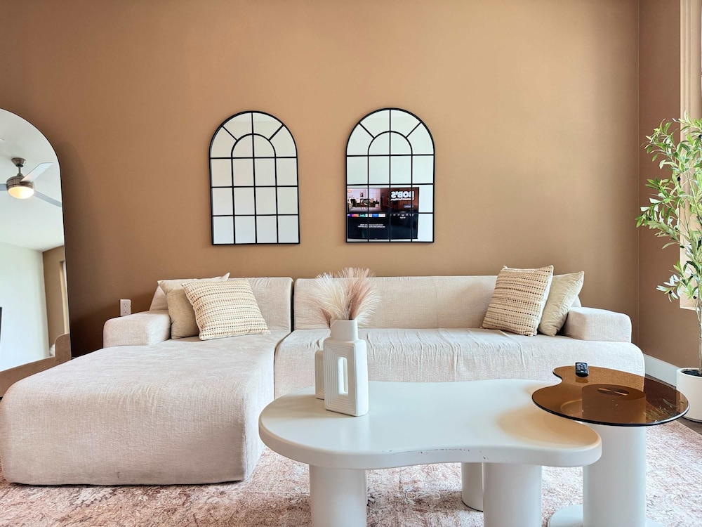 Luxury Stay Near Disneyland Pool Gym Free Parking