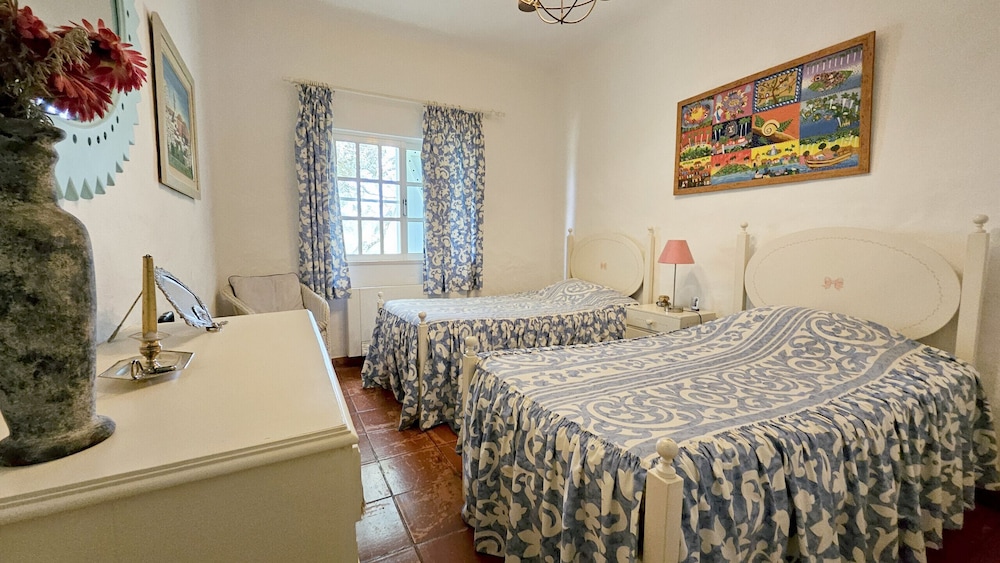 Toca do Fradinho - Pera 3 7Km da Praia