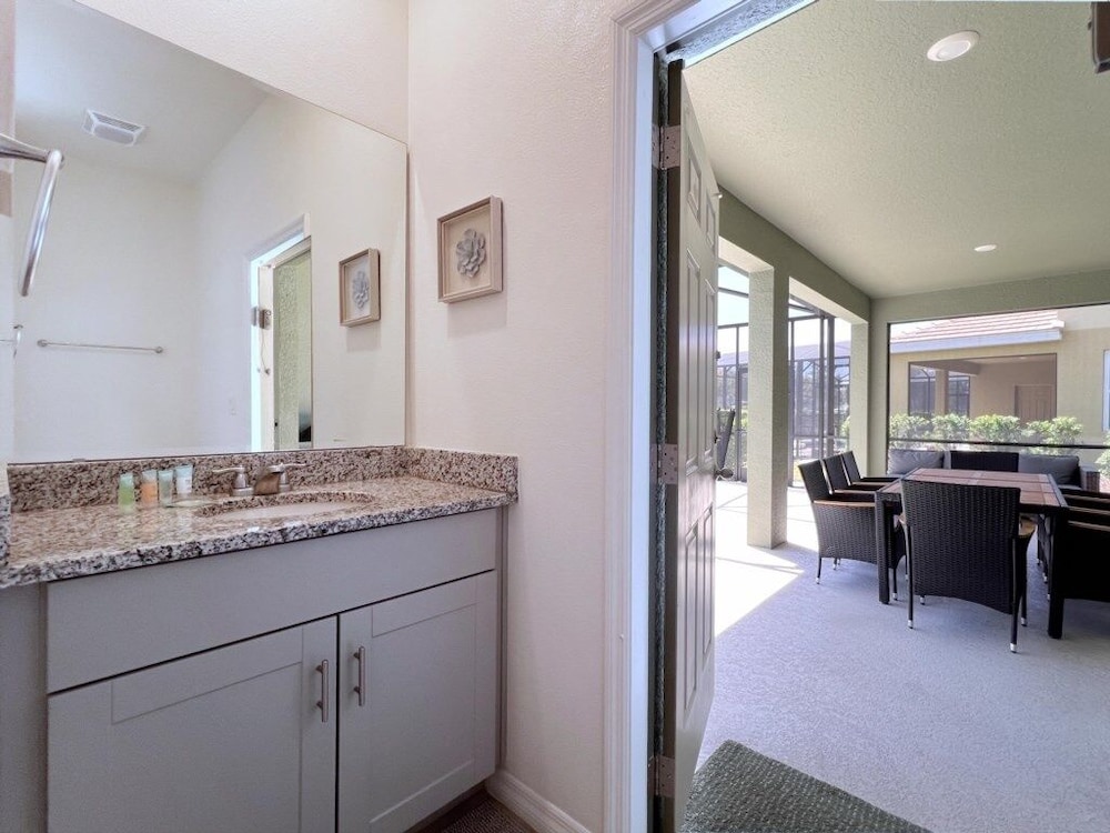 Beautiful 5 Bed Pool Home With Game Room-7543ol 5 Bedroom Home