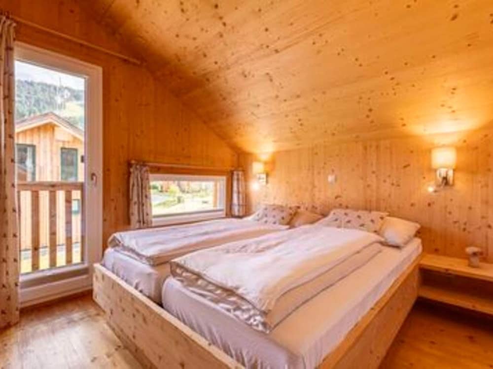 Spacious Chalet With hot tub