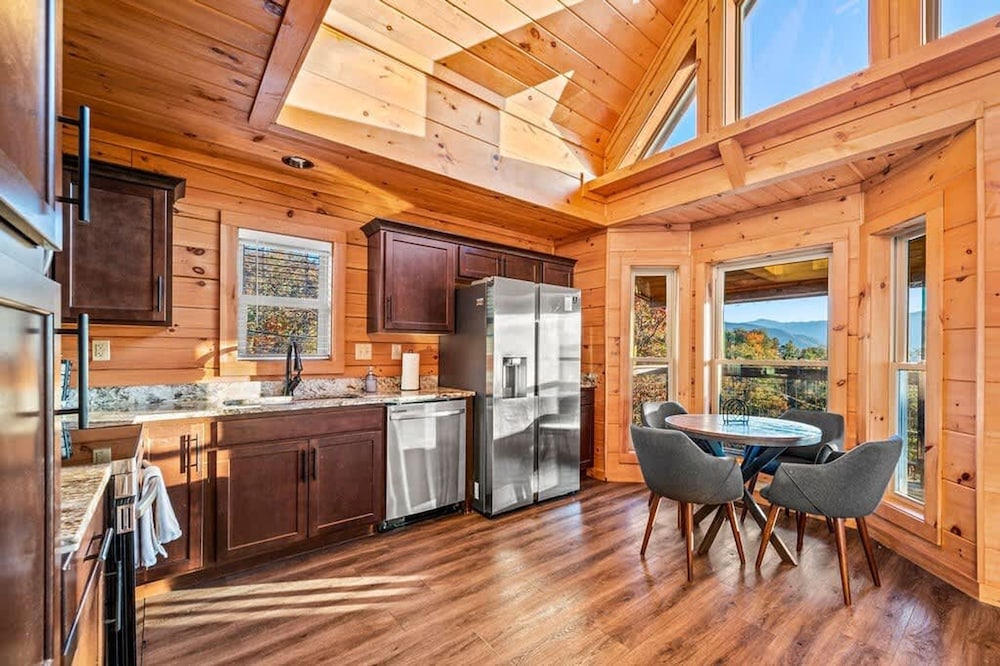 Mountain Views Sauna Hot Tub Fire Pit