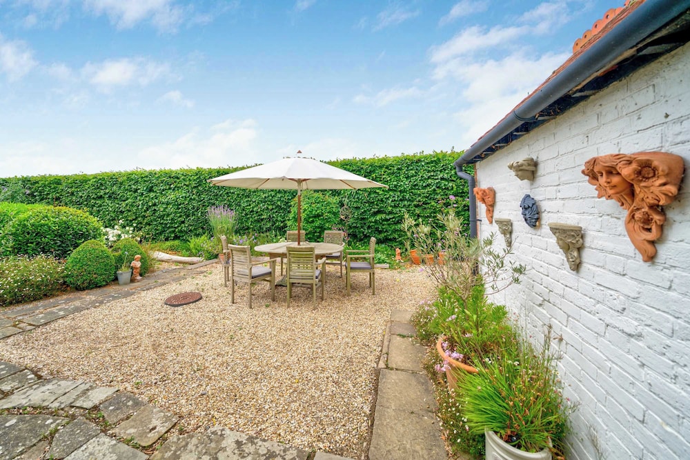 House Annexe Sleeps 18 Heated Pool