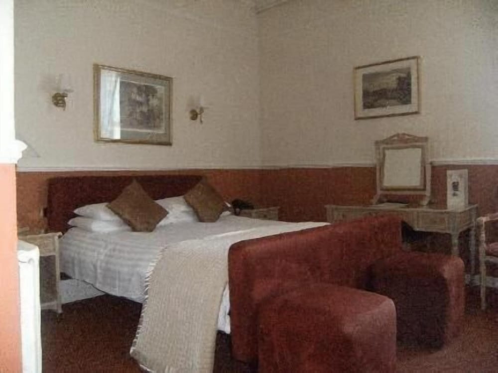 Dunfermline Vacations - The City Hotel - Property Image 1
