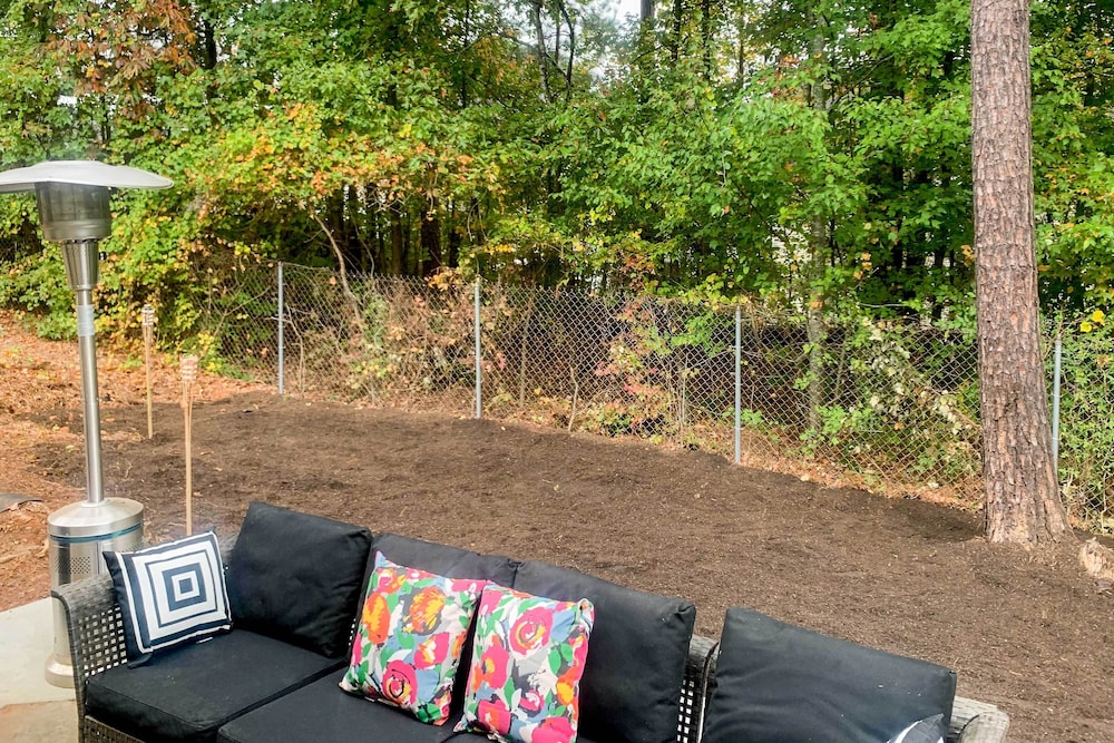 Snellville Abode < 9 Mi to Stone Mtn Park! view 5