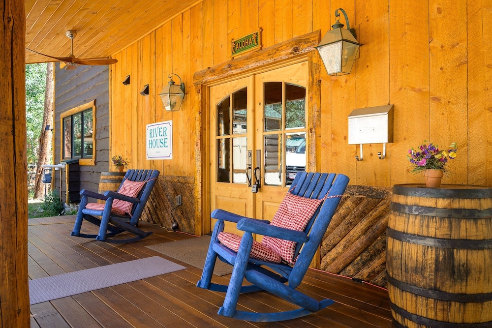 The River House 3 Bedroom Cabin